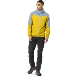 Norrona Chaqueta Hombre - Falketind Aero60 Hood - Sulphur/Blue Fog -Norrona norrona falketind aero60 hood men sulphur blue fog model 1 1399443
