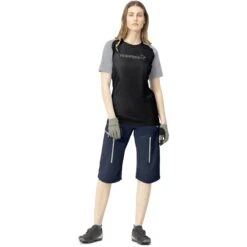 Norrona Camiseta Mujer - Fjørå Equaliser Lightweight - Caviar/Light Grey -Norrona norrona fjora equaliser lightweight t shirt women caviar light grey model 1 1399586