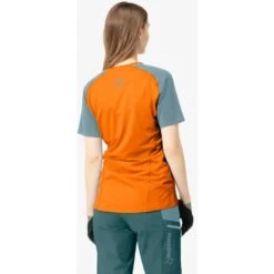 Norrona Camiseta Mujer - Fjørå Equaliser Lightweight - Orange Popsicle/Tourmaline 9 Norrona Camiseta Mujer - Fjørå Equaliser Lightweight - Orange Popsicle/Tourmaline -Norrona norrona fjora equaliser lightweight t shirt women orange popsicle tourmaline 5 1126793